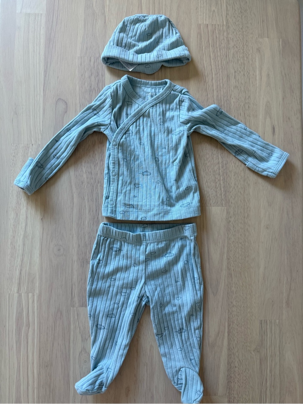 Carter’s Baby 3-Piece Side-Snap Top & Pant Set. Size 3 months